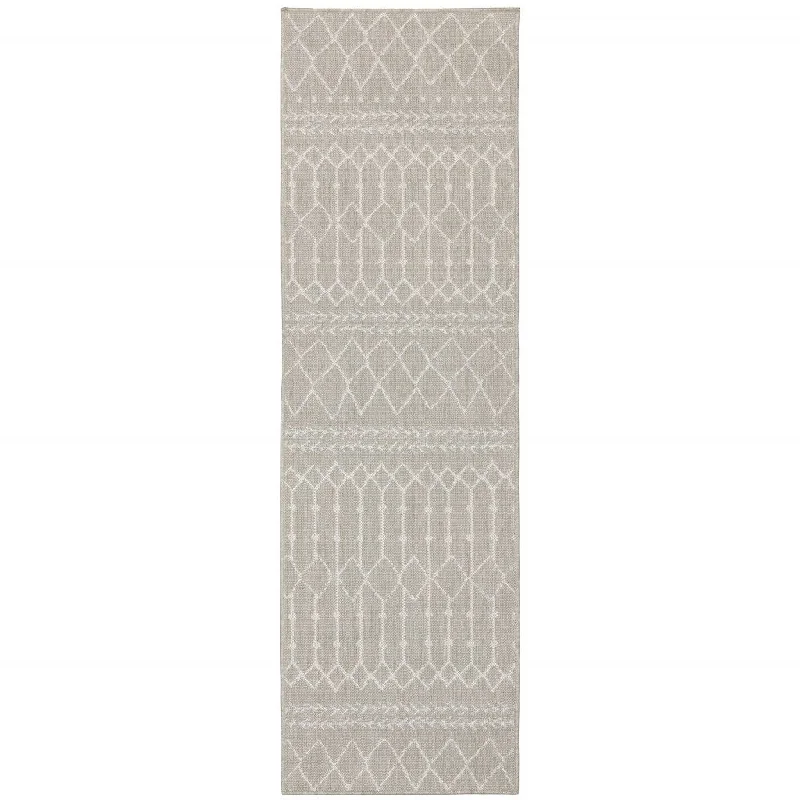 versatile carpet for mixed-use spaces -Indoor / Outdoor Area Rug - Gray / Ivory